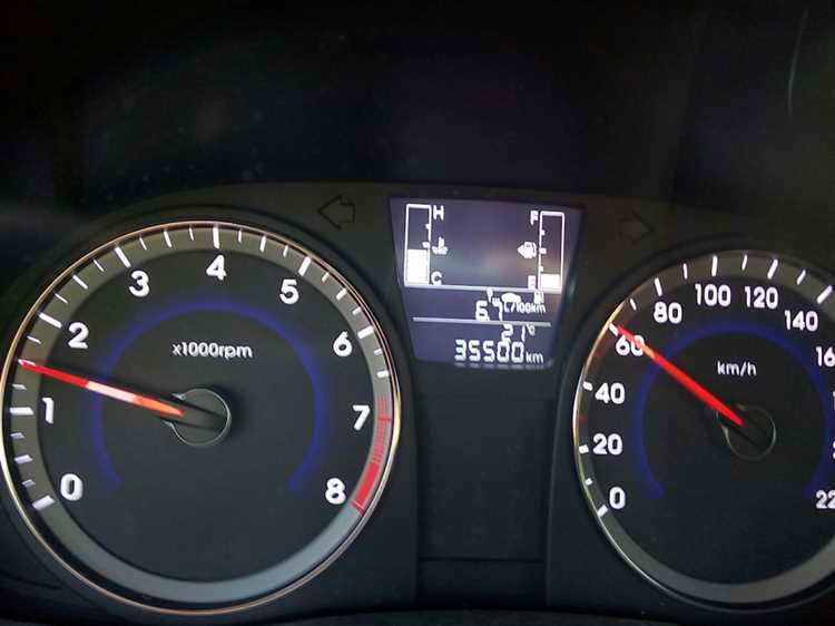 Поиск и открытие крышки топливного бака