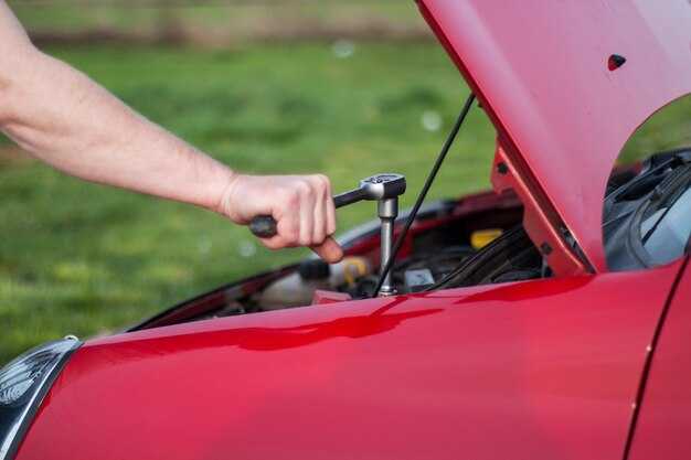 Профилактика проблем с замком капота