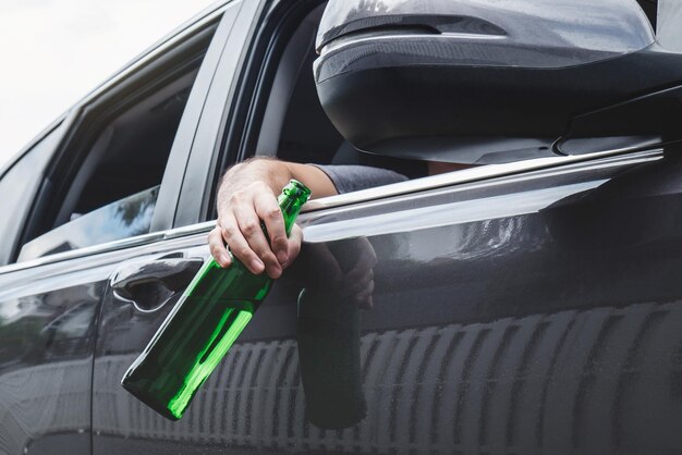 Выкручивание крепежных болтов и отделение мотора от кузова