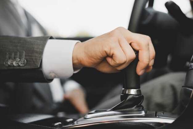 Снятие обшивки и декоративных элементов вокруг рычага