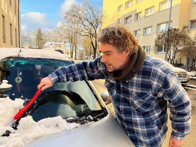 Подъем капота и фиксация Стекла в безопасном положении