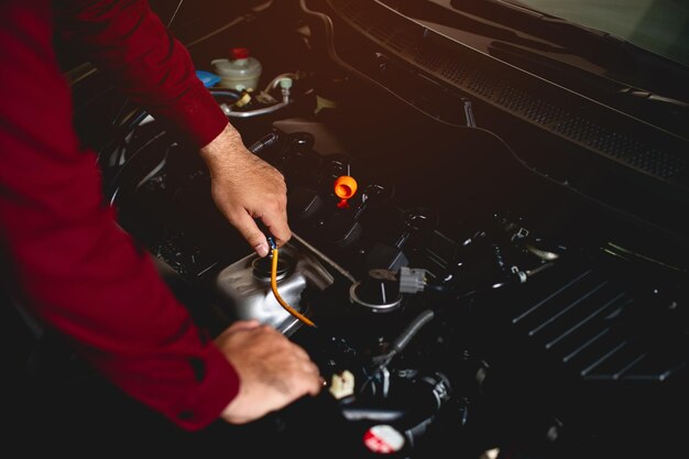 Использование мультиметра для проверки состояния аккумулятора
