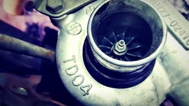 Ослабление и постепенное откручивание болтов головки