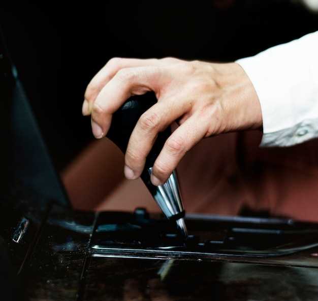 Обеспечить безопасность при работе с электроникой и мелкими деталями