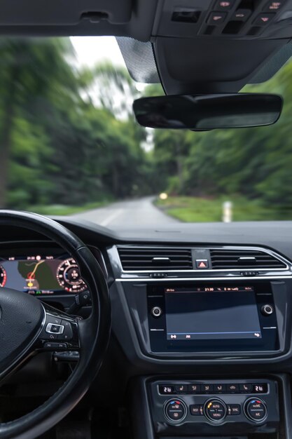 Оснащение мультимедийной системой и навигацией