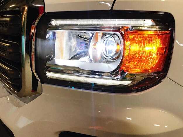 Сравнение галогенных и ксеноновых ламп для J10