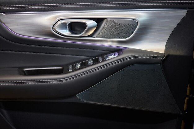 Использование материалов премиум-класса в кузове и отделке