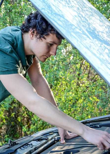 Проверка уровня и состояния электролита в батареях