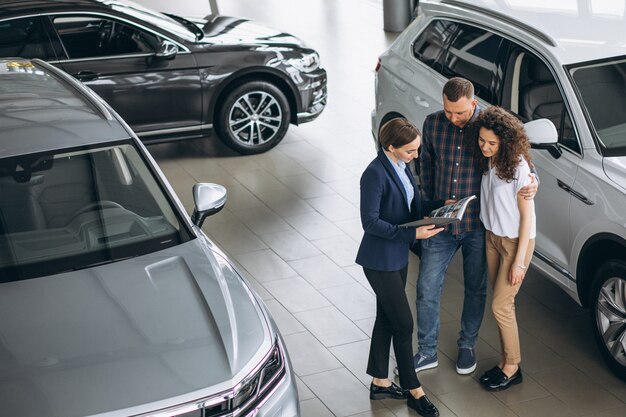 BMW 3 серии: стартовая цена и варианты комплектаций