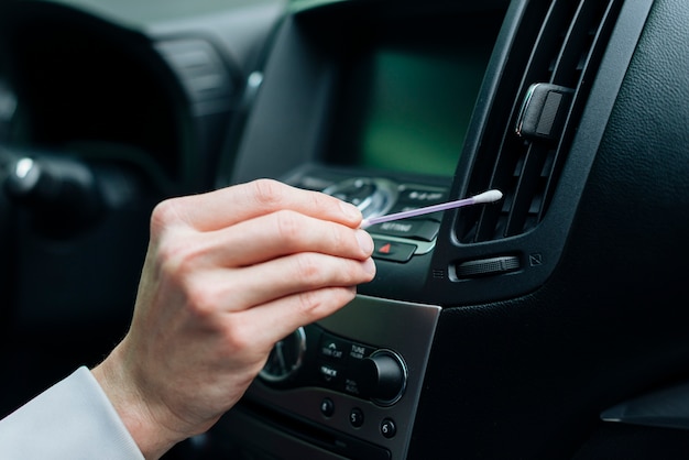 Подготовка к замене датчика температуры на Mercedes W204