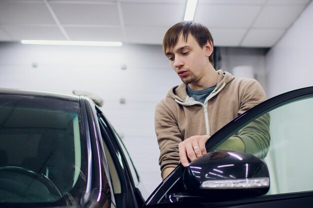 Процесс снятия и установки заднего стекла Рено Логан