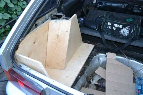 korob-v-krilo-vaz-2114-svoimi-rukami