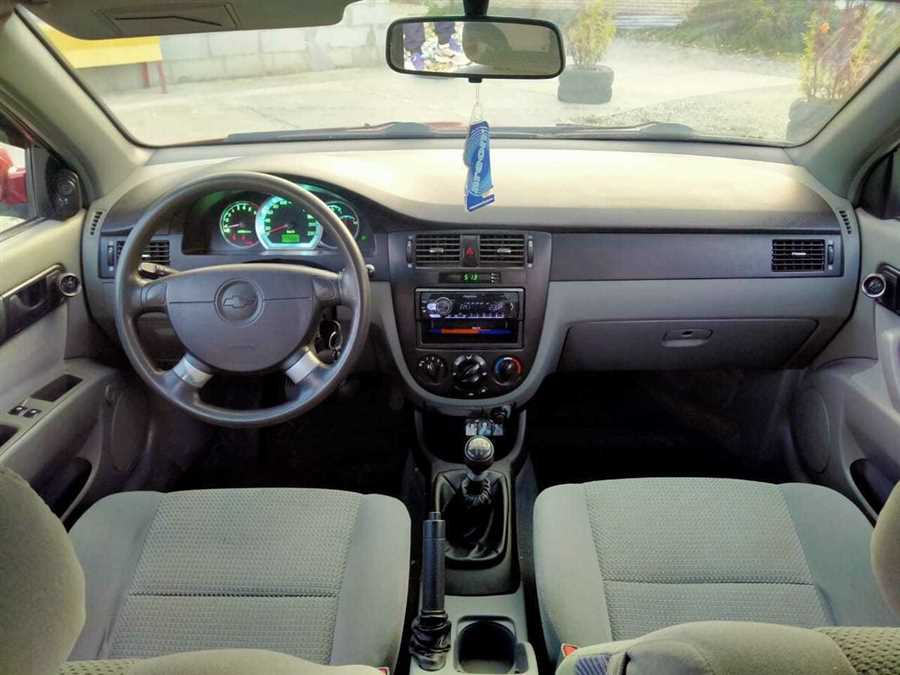 105-movement-nissan-almera-tslassits-vs-chevrolet-latsetti-2006-07-14-0w7gqcq5