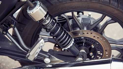 atipichnaya-v-obraznost-test-drajv-moto-guzzi-v7-ii-stone