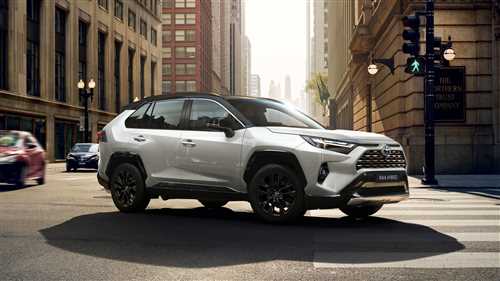 tojota-anonsirovala-restailingovii-rav4-novaya-optika-i-bolshe-udobstv