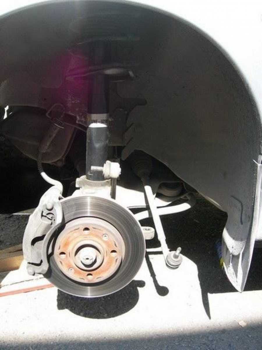 zamena-amortizatorov-zadnix-pezho-806-ho8xebqc
