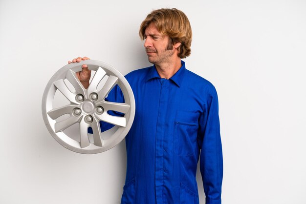 Замена передних колодок на Рено Сандеро — пошаговая инструкция и советы мастеров