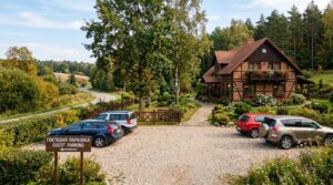 Guest_parking_near_country_house_202608251308 (1)